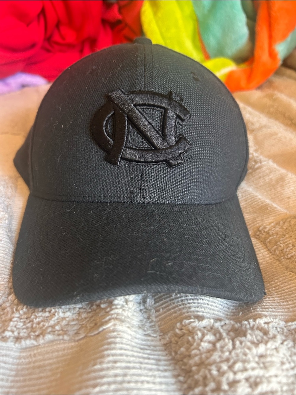 North Carolina Tar Heels Nike Black Raised Logo Hat | MEDIUM/LARGE FIT